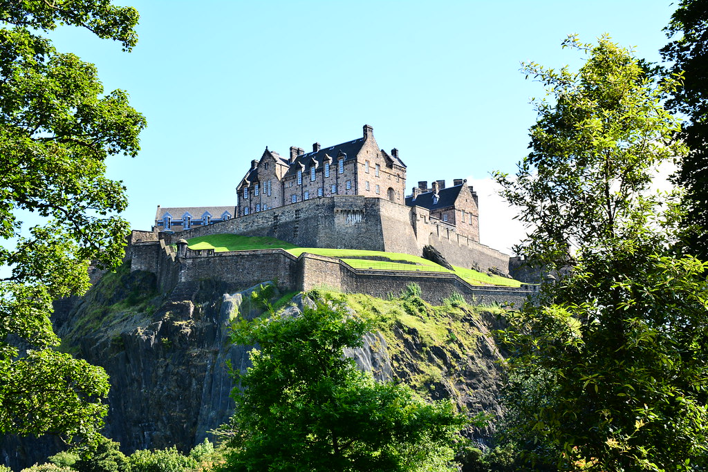 edinburgh-castle-living-castles